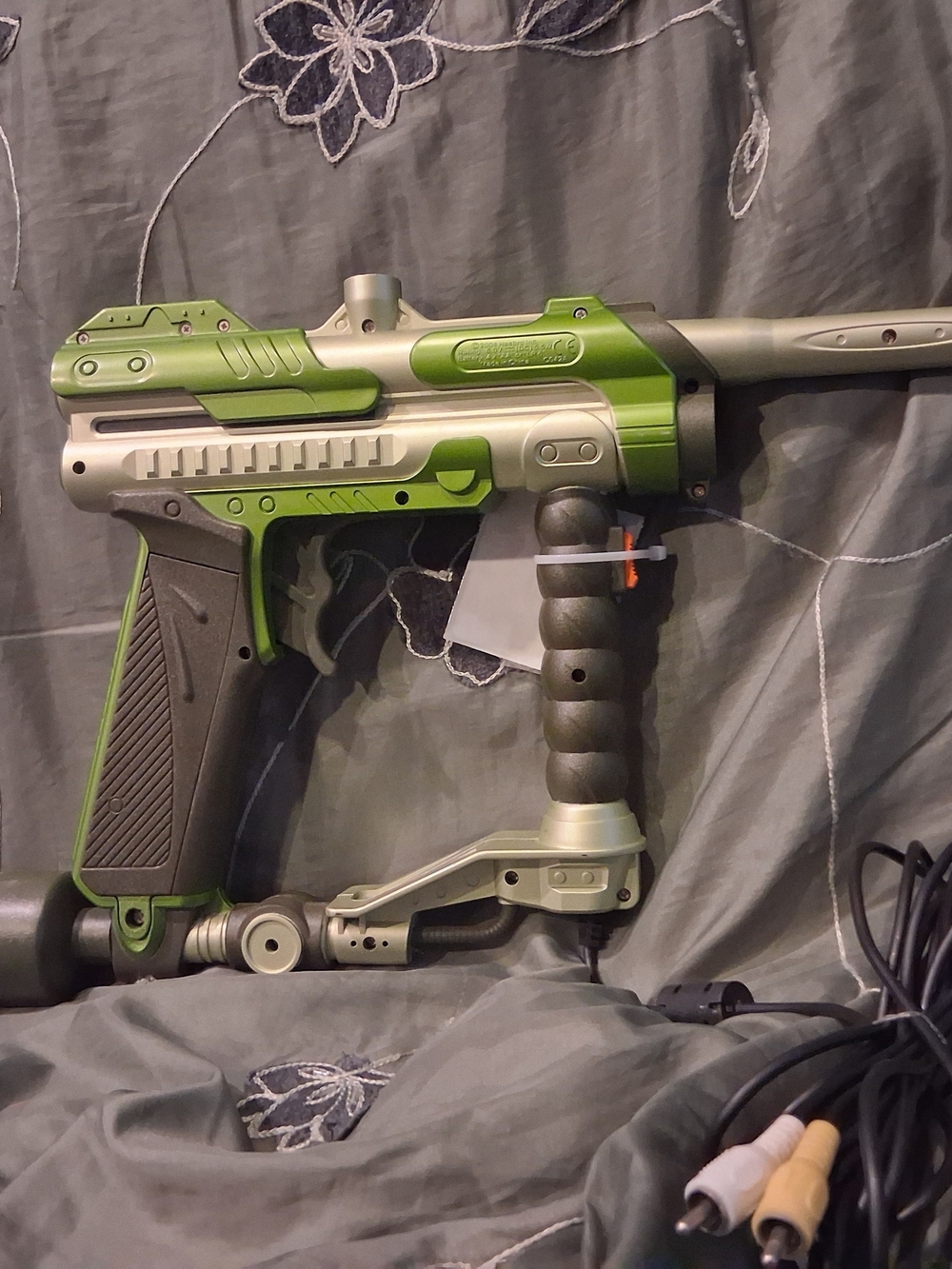 2004 Hasbro Plug and Play Mission Paintball TV Video Game Shooter Gun